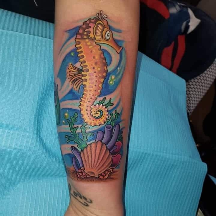 Tatuaje de caballito de mar y océano 3