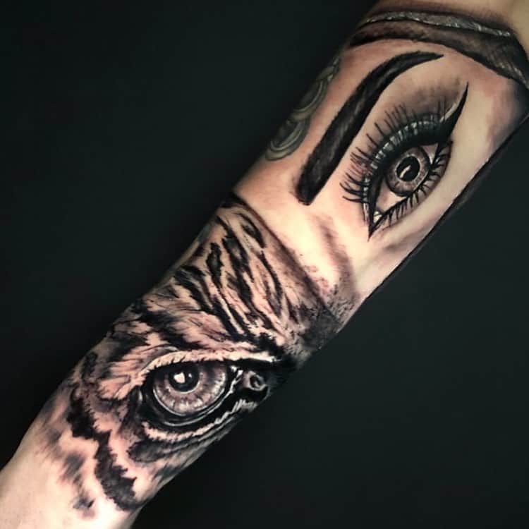 Diseño de tatuaje de ojos de tigre mitad humano mitad