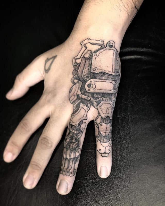 Tatuaje biomecánico de la mano 1
