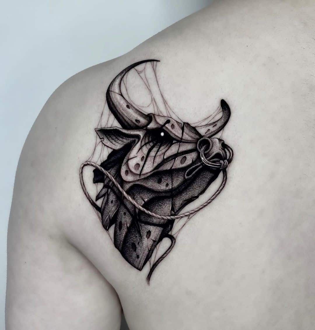 Idea de tinta negra de tatuaje de toros