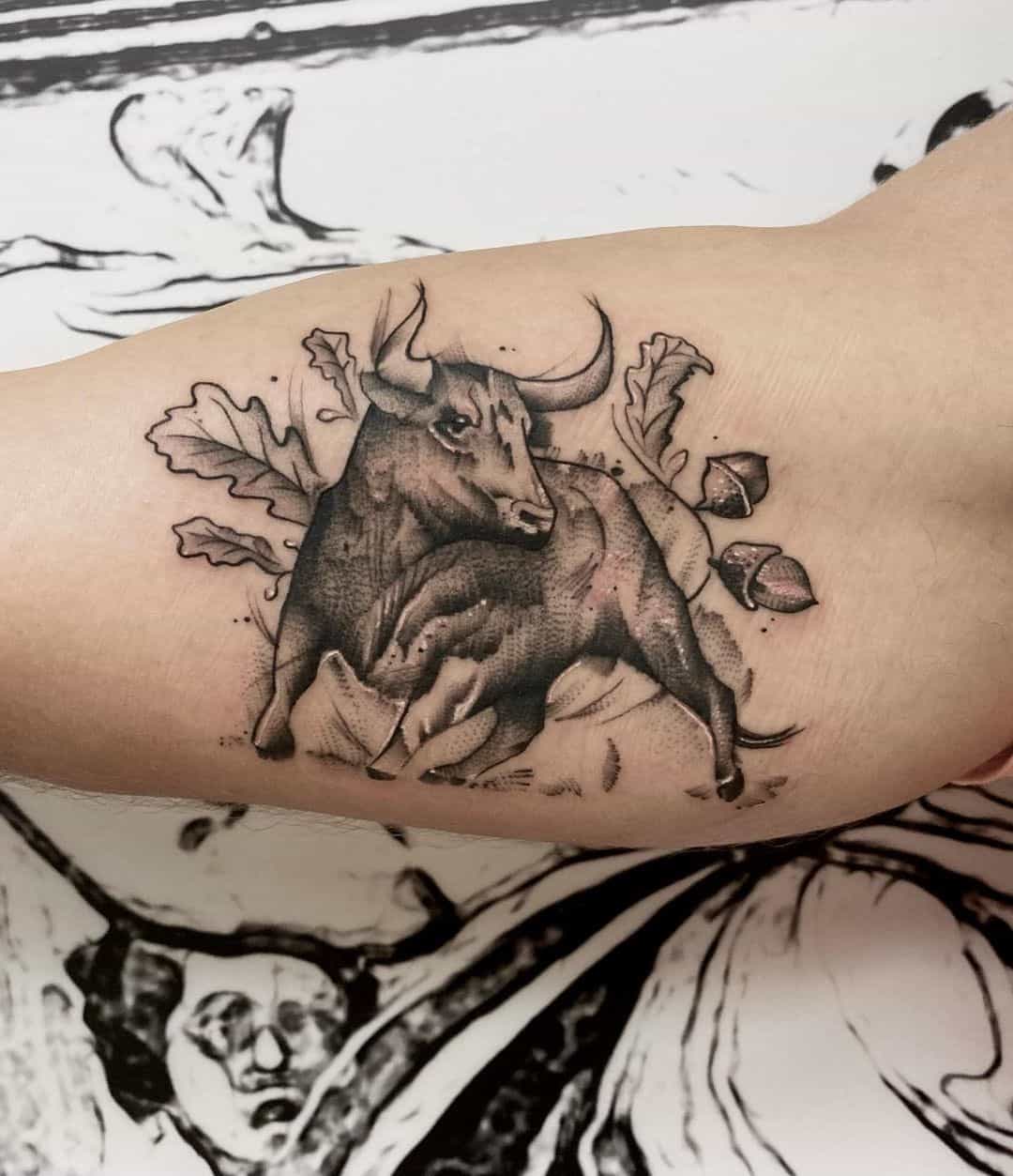 Tatuaje de toro realista 