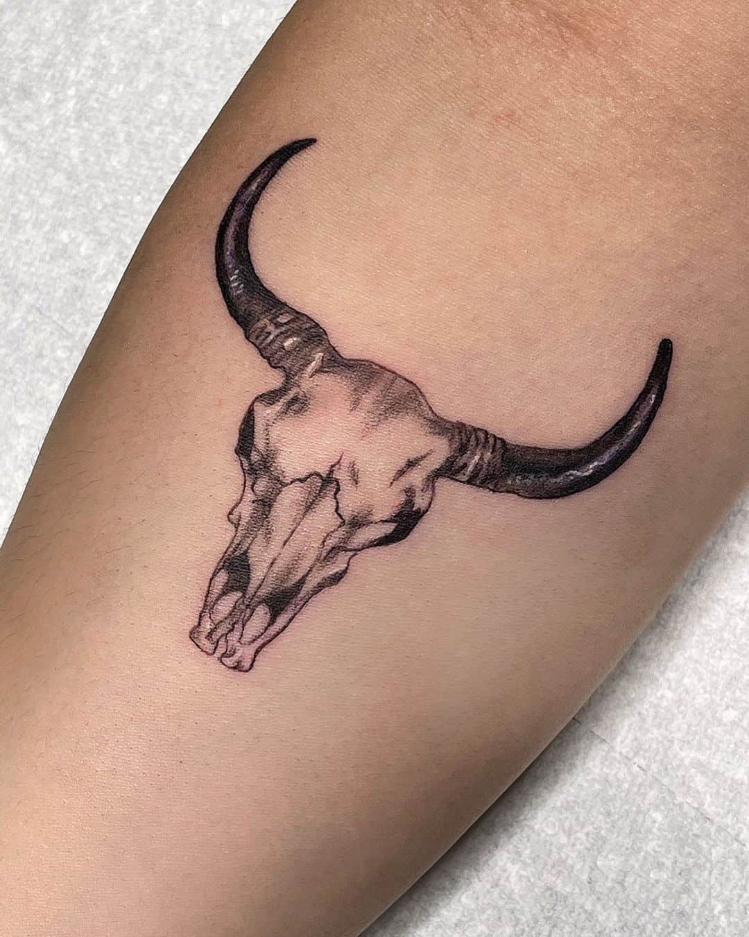 Tatuaje de calavera de toro