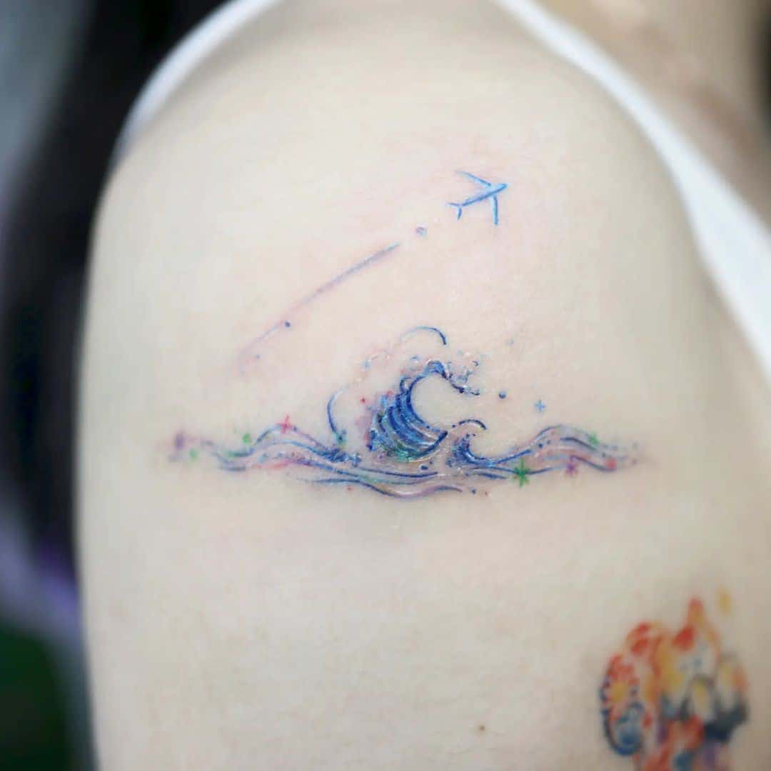 Tatuaje de ola oceánica azul