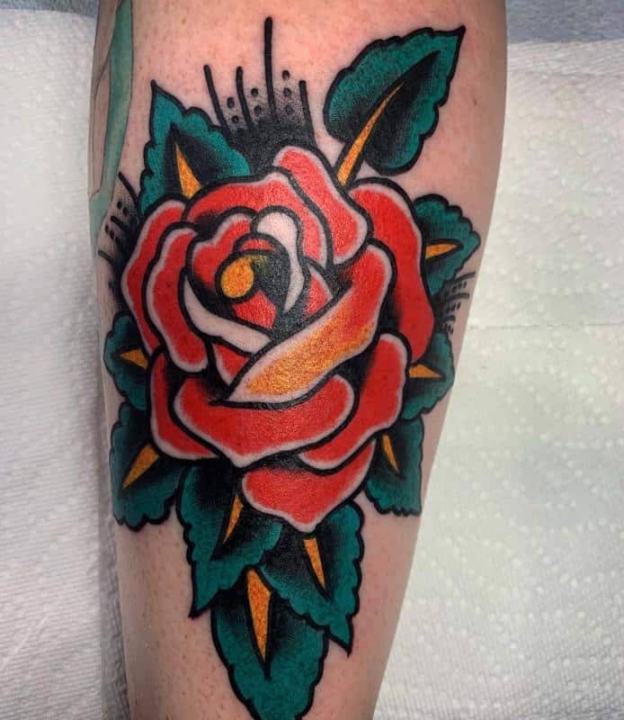 Tatuaje de rosa tradicional