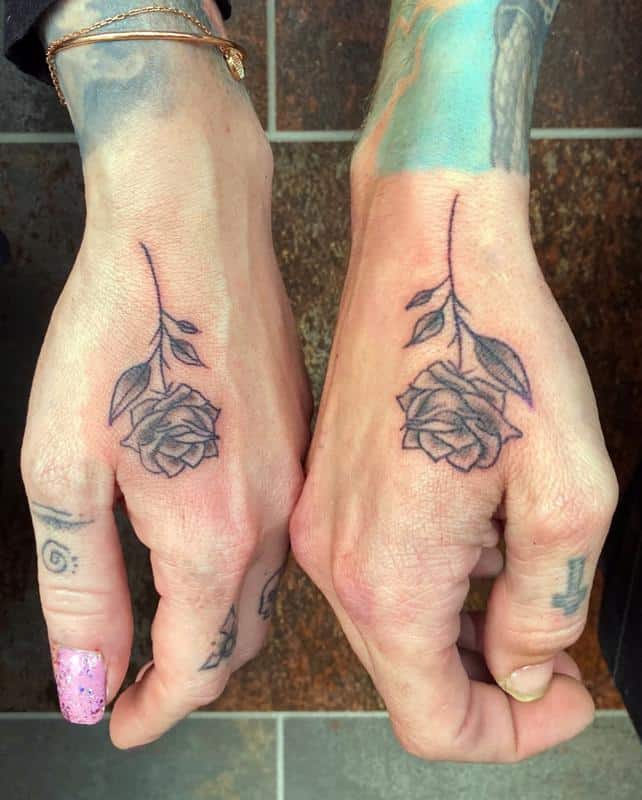 Tatuaje de rosas a juego