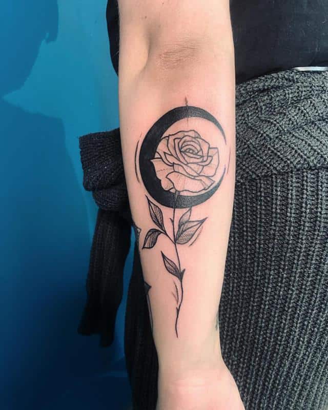 Tatuaje de rosa y luna