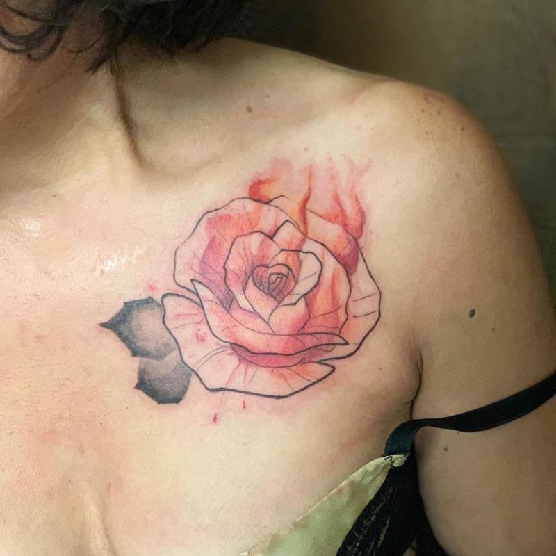 Tatuaje de rosa de acuarela