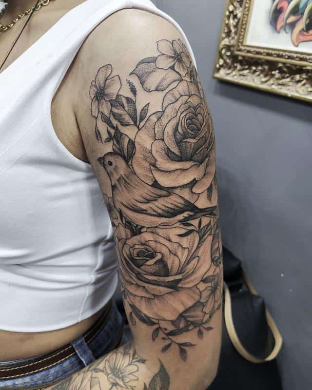 Blackwork rosa y pájaro