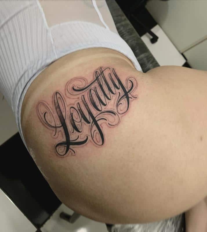 Tatuajes de escritura de lealtad 2
