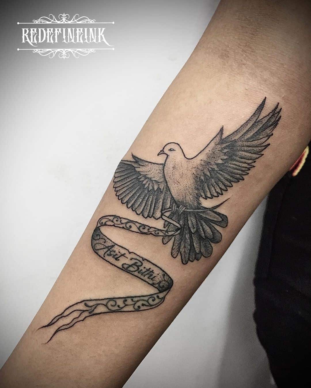 Pequeño y simple tatuaje de paloma