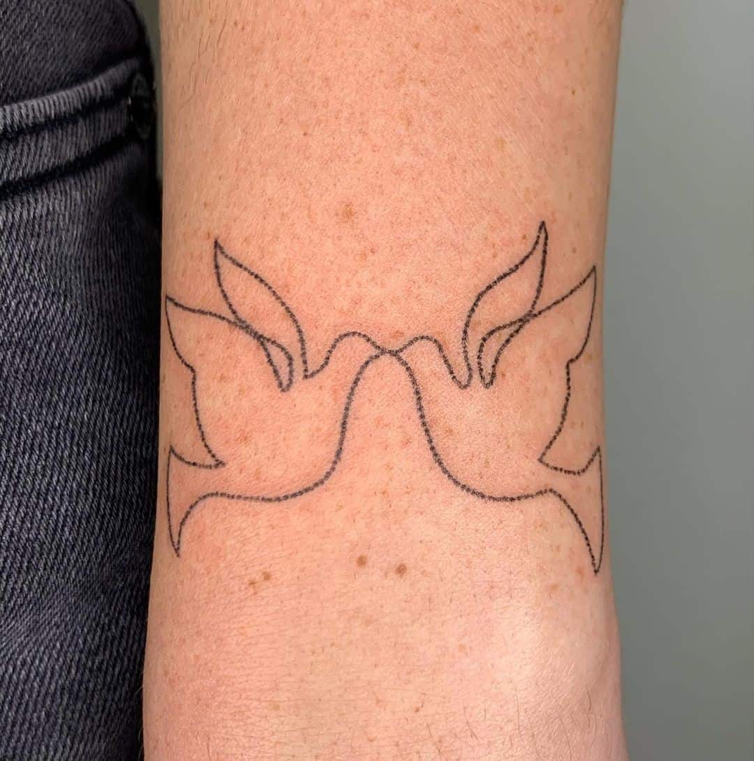 Tatuaje de dos palomas