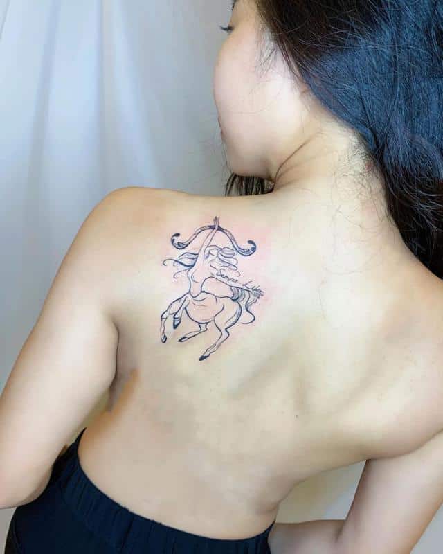 Tatuaje en la espalda de Sagitario 2