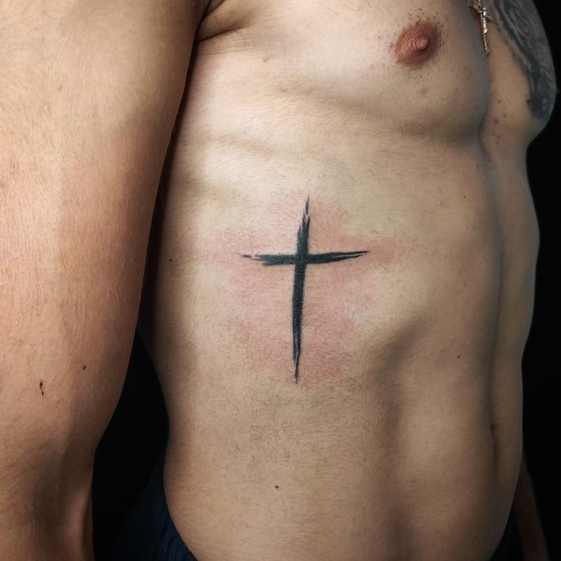 Diseño de tatuaje de cruz latina 4