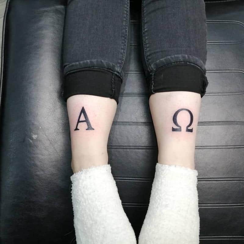 Diseño de tatuaje alfa y omega 3