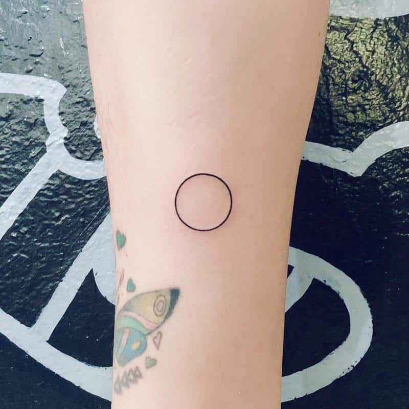 El diseño del tatuaje del círculo 3