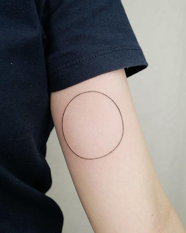 El diseño del tatuaje del círculo 2