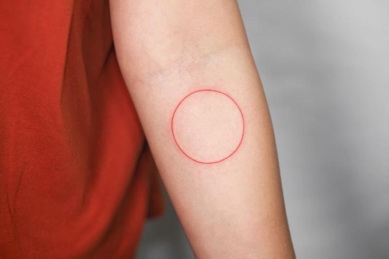 El diseño del tatuaje del círculo 4