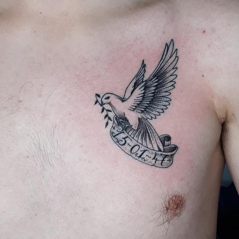 El diseño del tatuaje de la paloma descendente 3