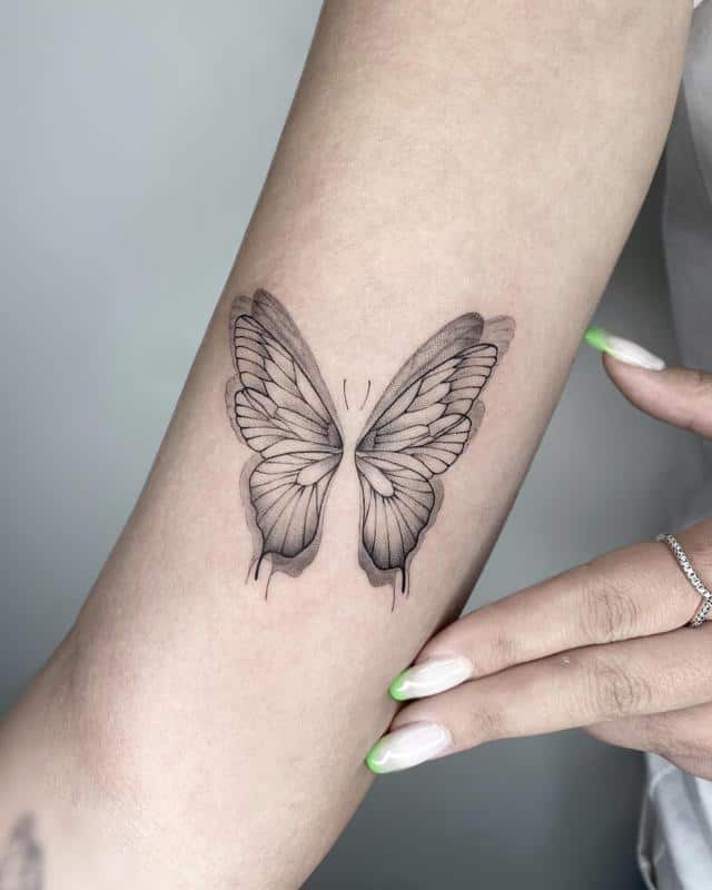 El diseño del tatuaje de mariposa 1