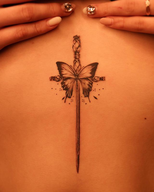 El diseño del tatuaje de mariposa 4