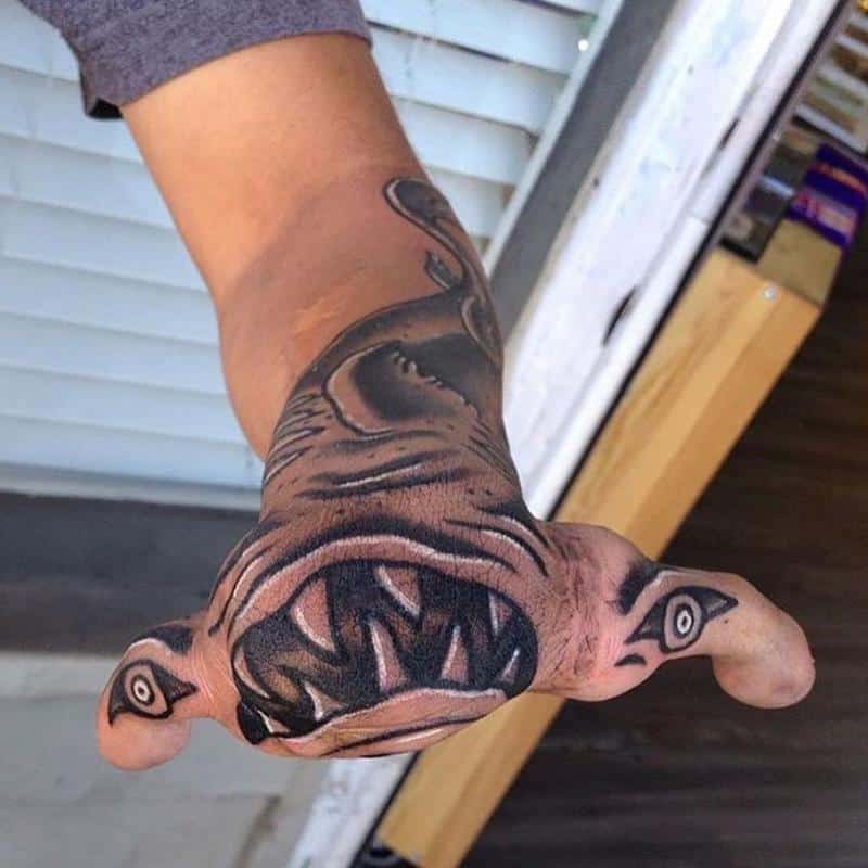 Diseño de tatuaje de tiburón martillo