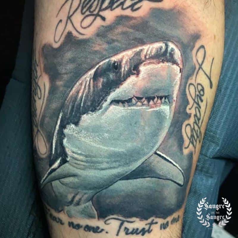 Diseño de tatuaje de tiburón realista