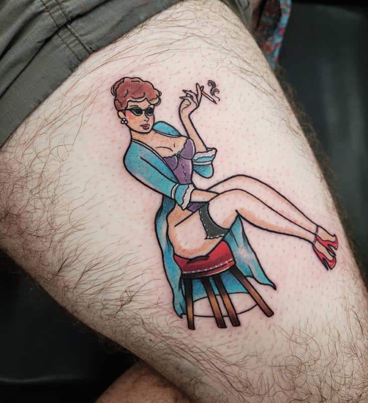 Diseño de tatuaje de dama pin-up