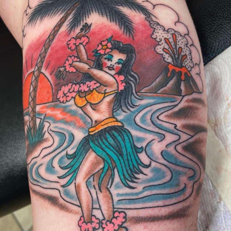 Diseño de tatuaje de chica pinup hawaiana