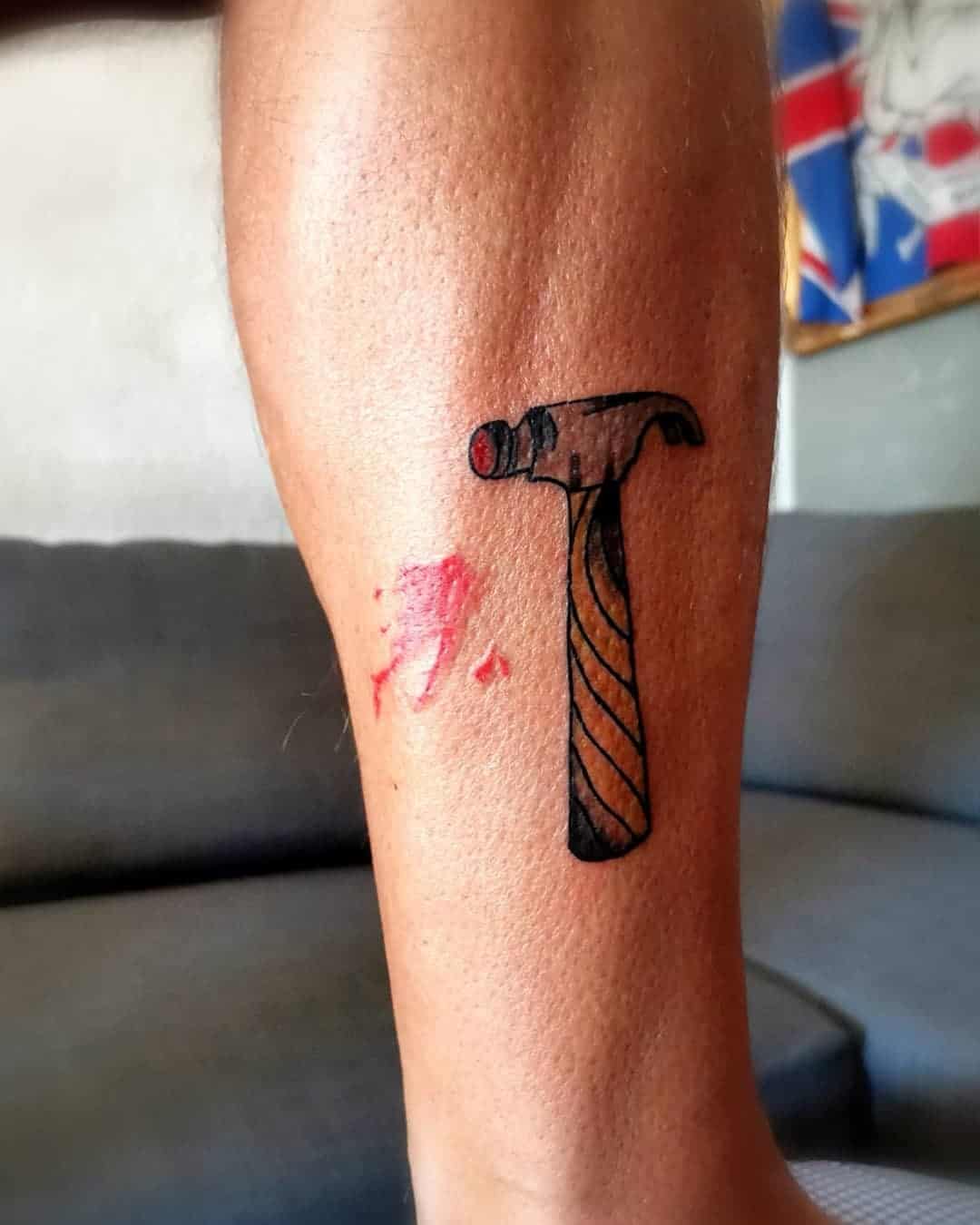 Tatuaje De Martillo De Sangre Roja 