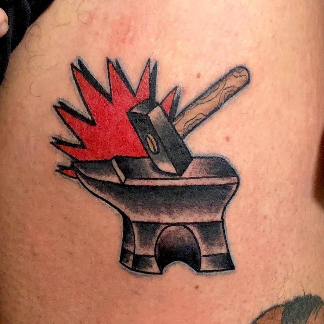 Tatuaje de martillo estrellado 