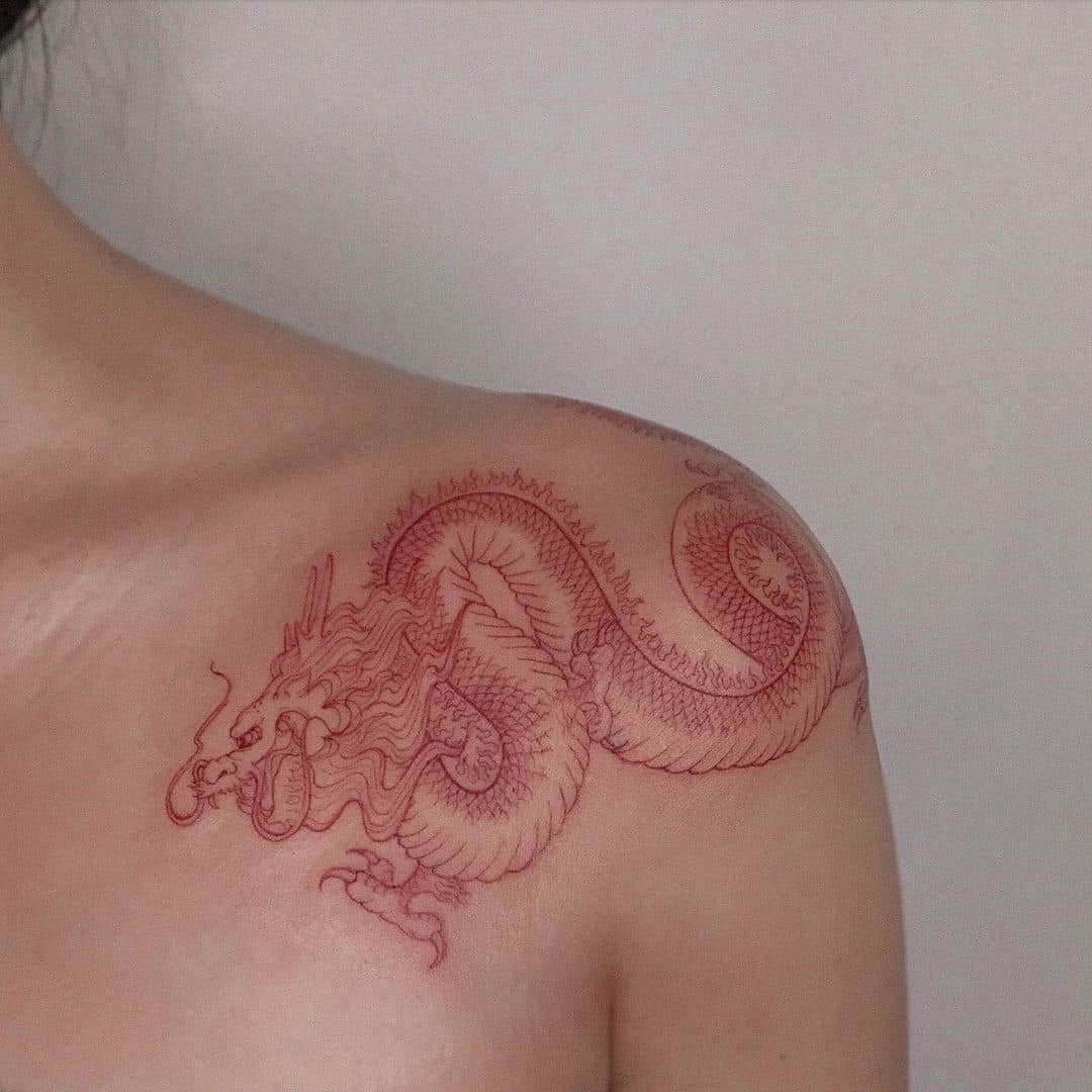 Diseño de tatuaje de dragón de hombro