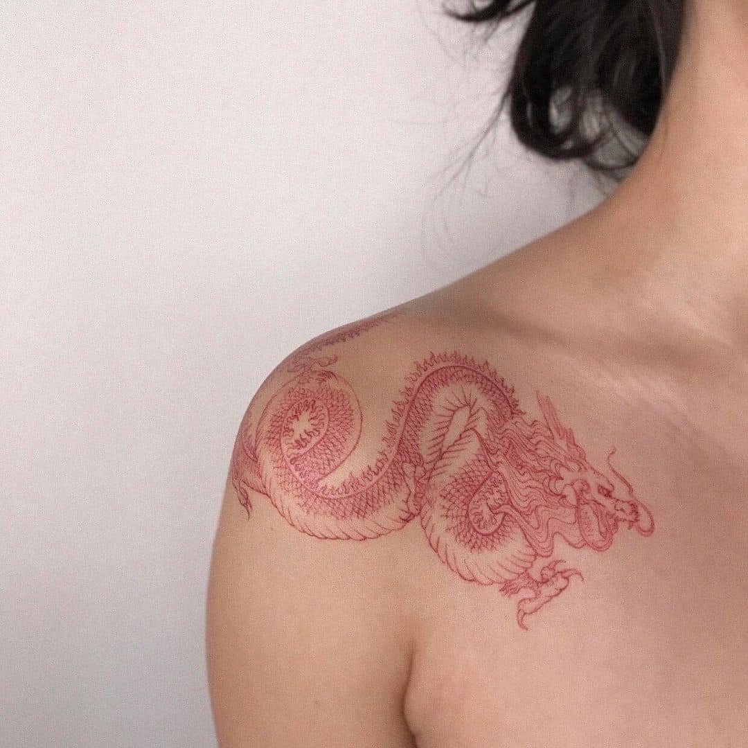 Diseño de tatuaje de dragón rojo protector