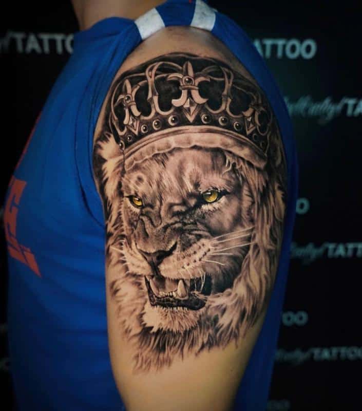 León con corona Tatuaje Significado Autoridad