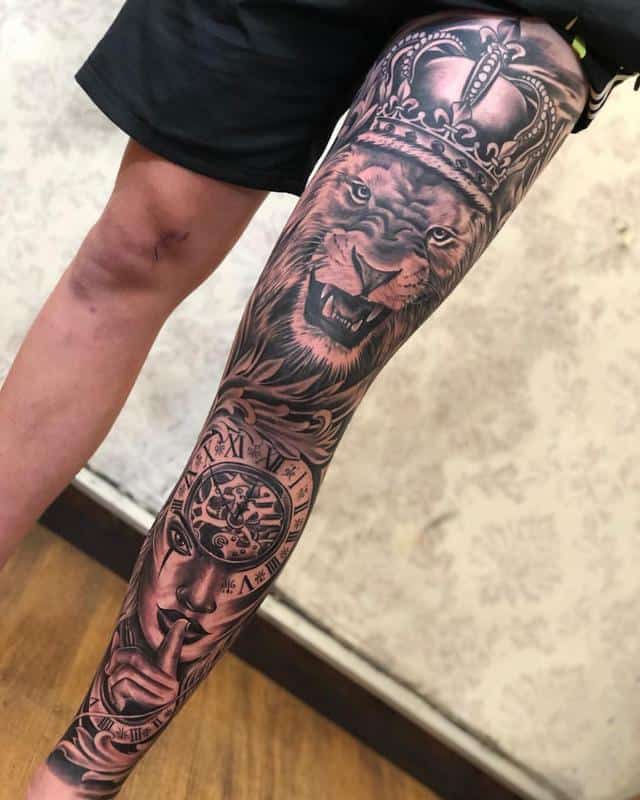 León con corona pierna tatuaje 1