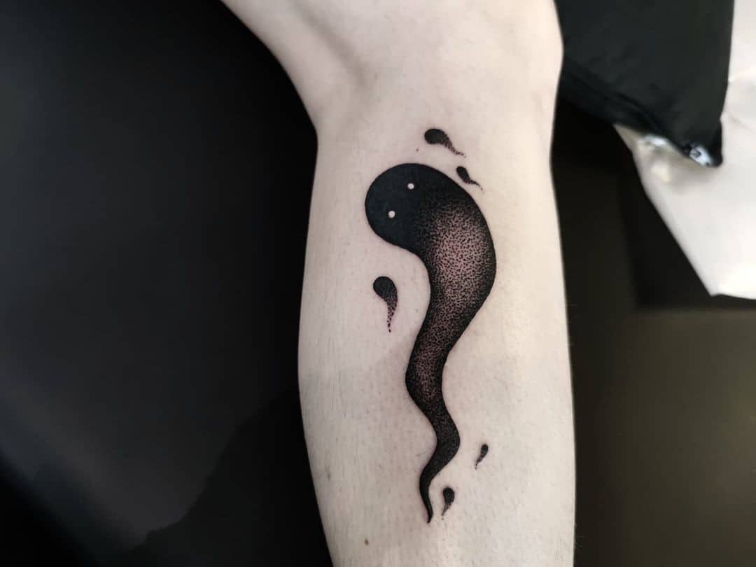Tatuaje de fantasma de tinta negra 