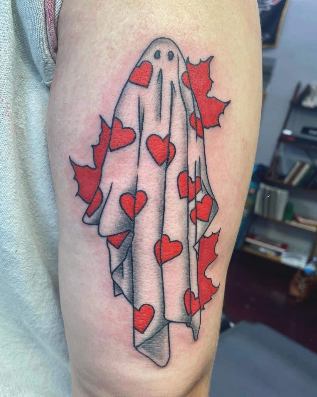 Tatuaje de fantasma de portada roja divertida 