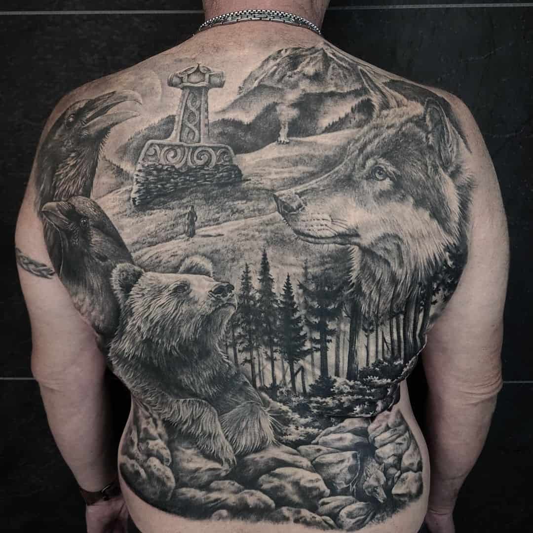Bosque tatuaje dibujo en la espalda 