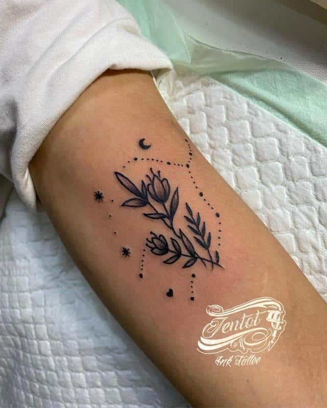 Tatuaje de Virgo con elementos vegetales 3