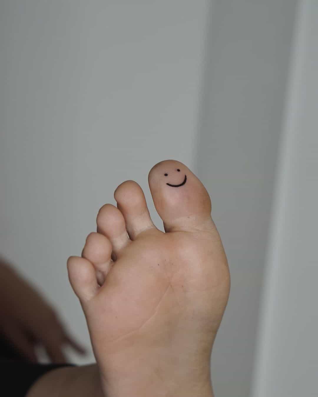 tatuaje del dedo gordo del pie 