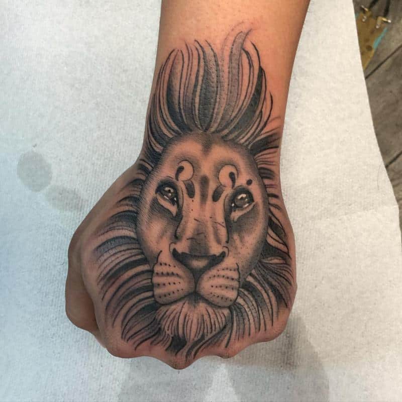 Tatuaje del orgullo del león 2