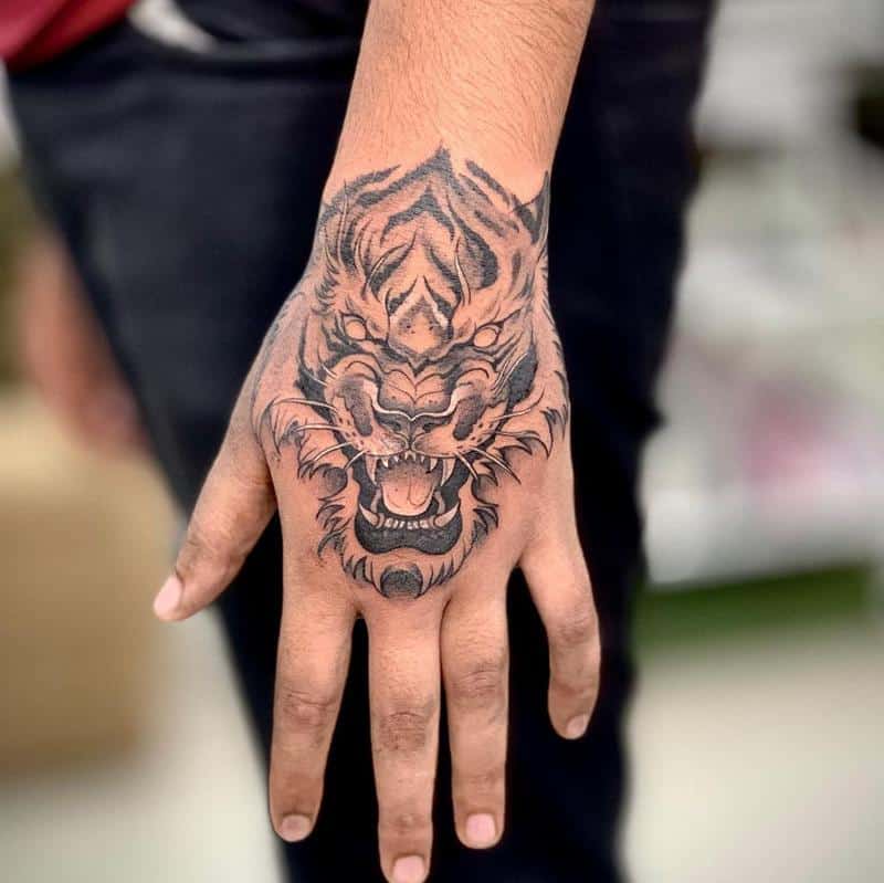 Tatuaje del orgullo del león 1