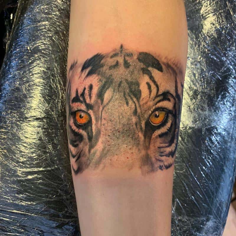 Tatuaje de ojos de león 2