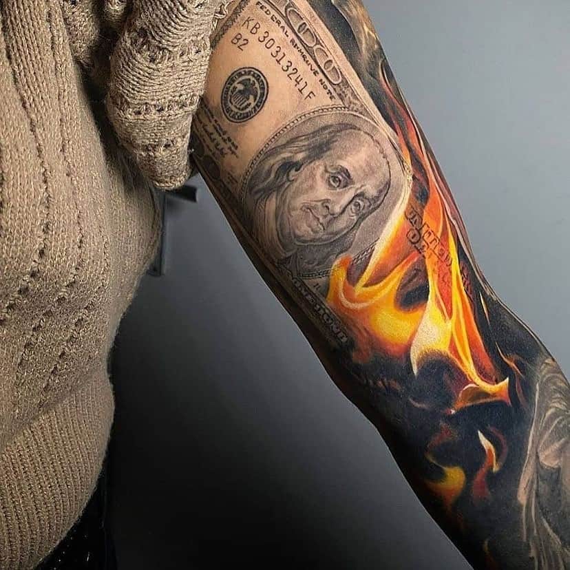 Tinta de dinero de manga de tatuaje de fuego 