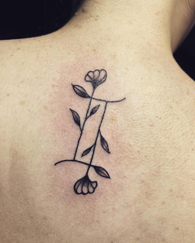 Tatuaje floral de Géminis 1