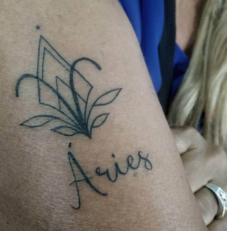 El tatuaje de letras Aries 3