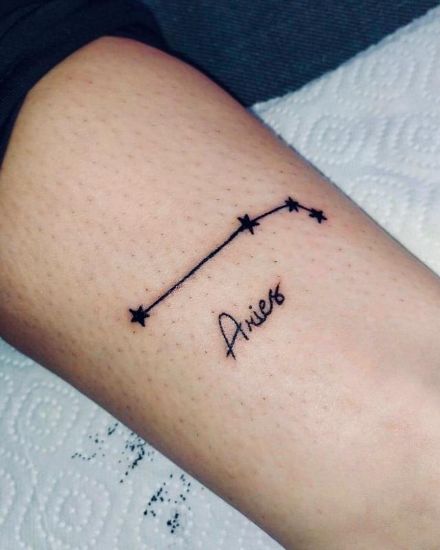 El tatuaje de letras Aries 5