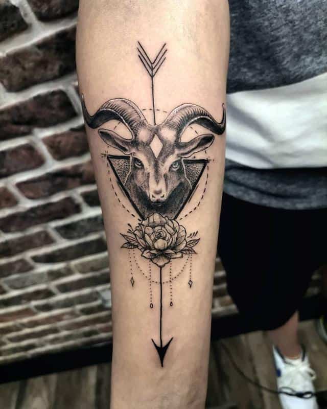 Tatuaje en el antebrazo de Aries 1