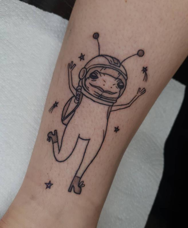 Tatuaje de rana espacial