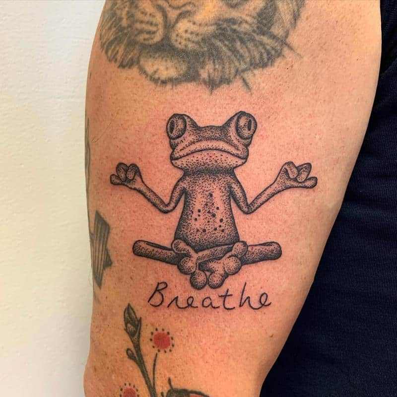 Tatuaje de rana de meditación