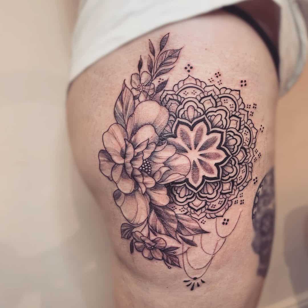 Flores De La Vida Tatuaje En El Muslo 